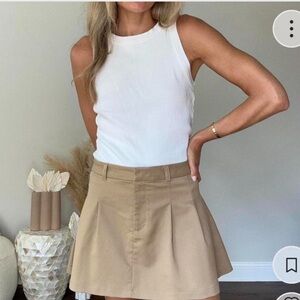 divided beige pleated mini skirt